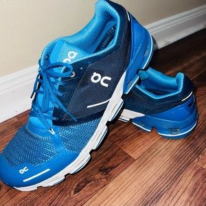 On cloud Men running shoes